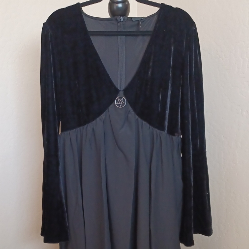 KILLSTAR NYCTOGRIM DRESS 3X LONG FLARED SLEEVES PENTAGRAM HARDWARE VELVET PANEL